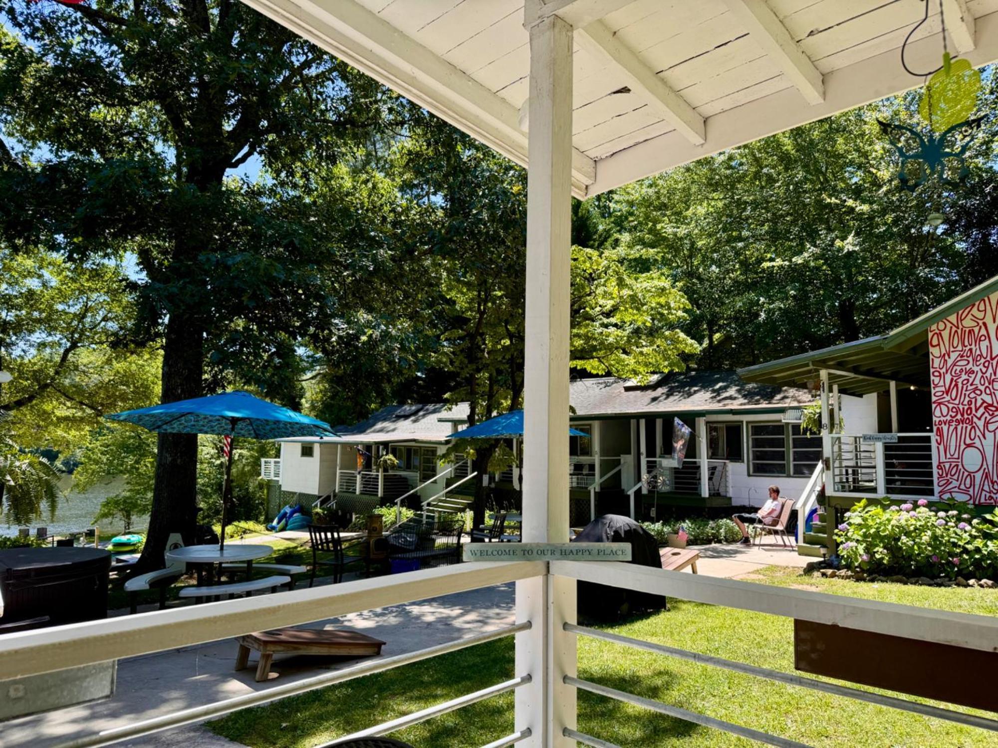 Mountain Lake Cottages 亨德森维尔 外观 照片
