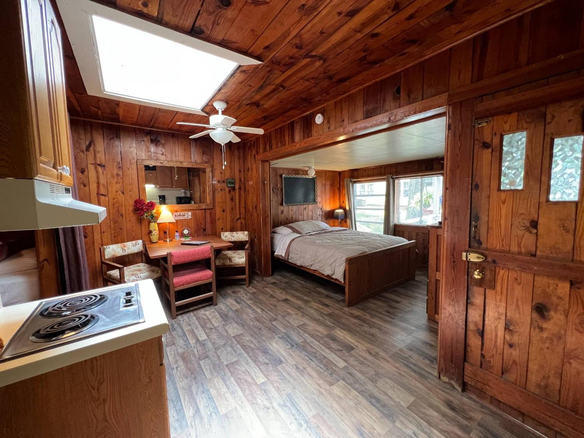 Mountain Lake Cottages 亨德森维尔 外观 照片
