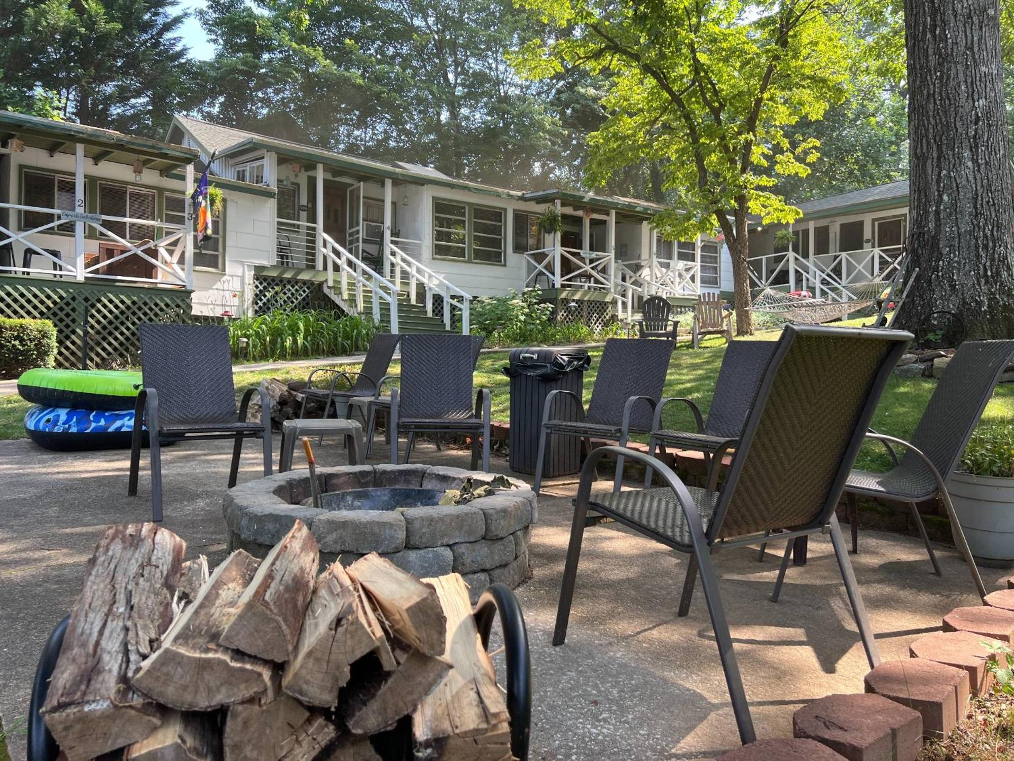 Mountain Lake Cottages 亨德森维尔 外观 照片