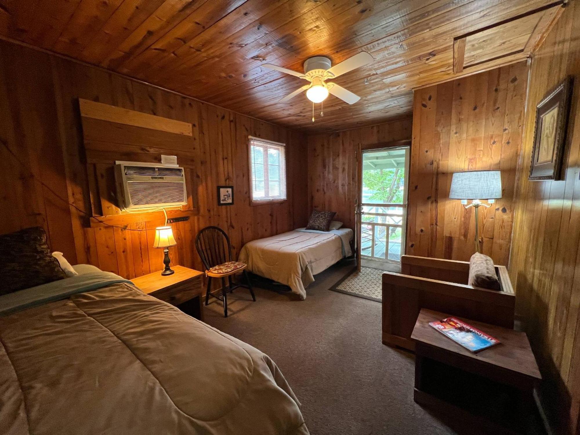 Mountain Lake Cottages 亨德森维尔 外观 照片