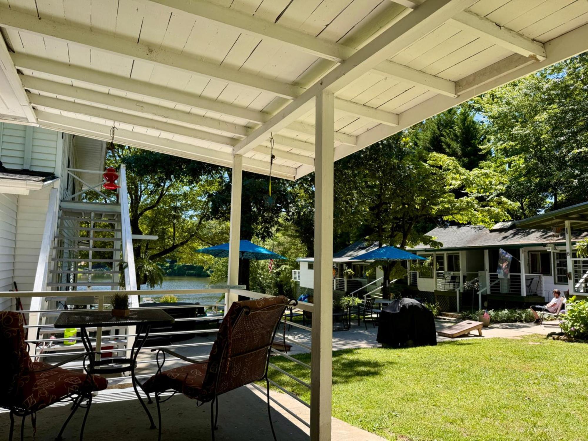 Mountain Lake Cottages 亨德森维尔 外观 照片