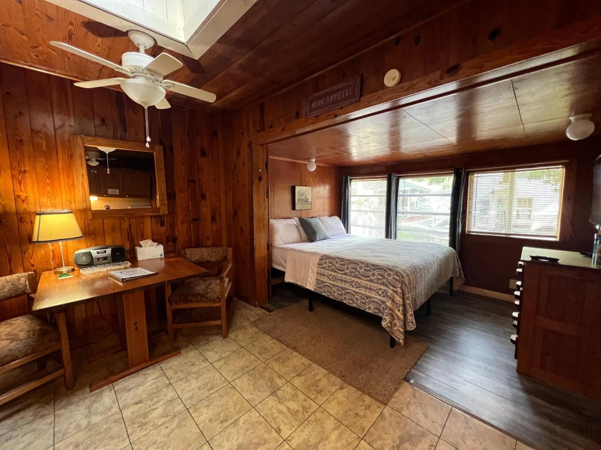 Mountain Lake Cottages 亨德森维尔 外观 照片